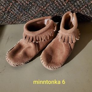 Little girls minntonkas